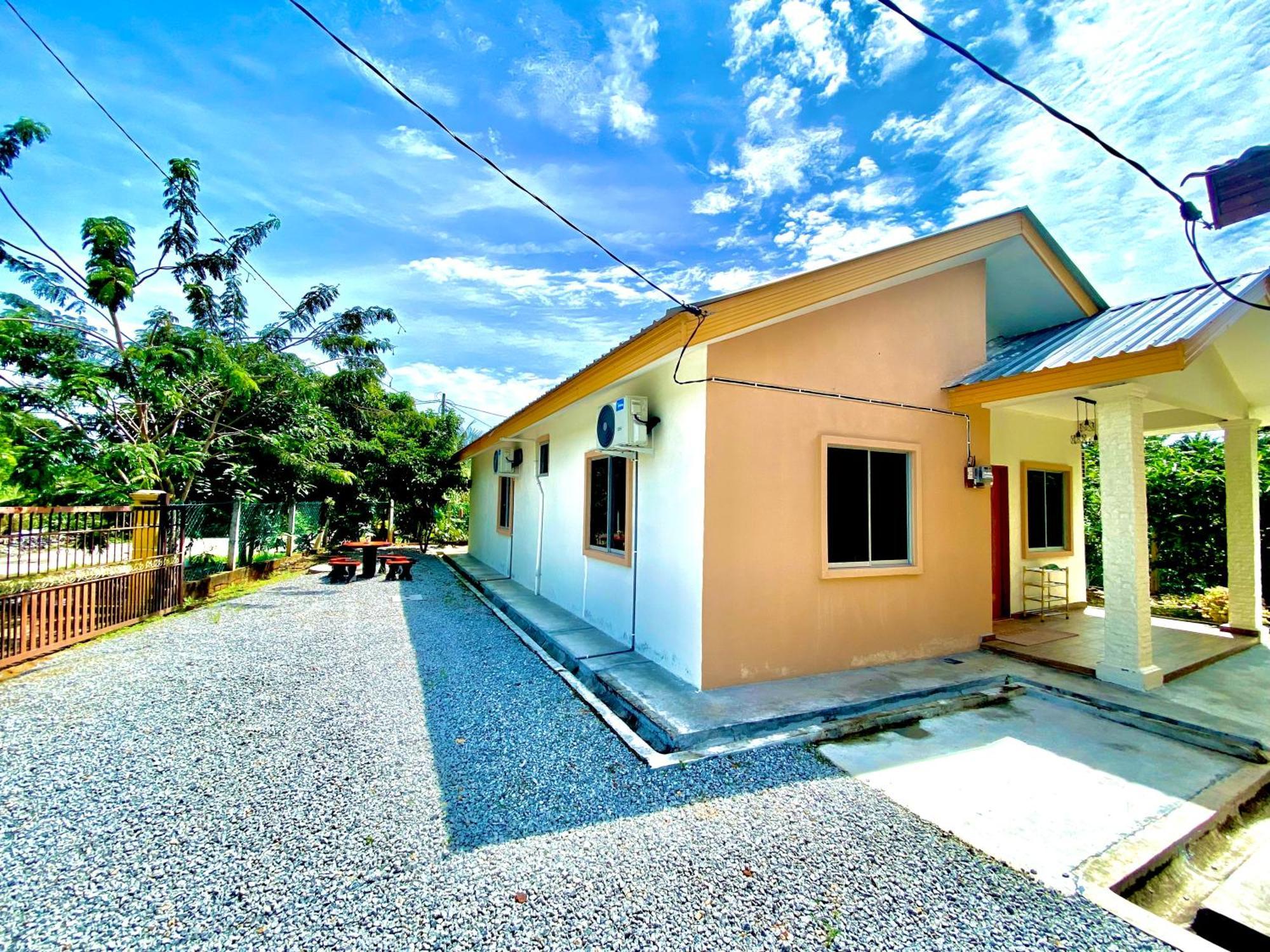 Raees Homestay Kampong Tanjong Minyak Екстериор снимка